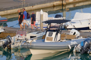 Used Boats for Sale in West Palm Beach: A Smart Buyer’s Guide 